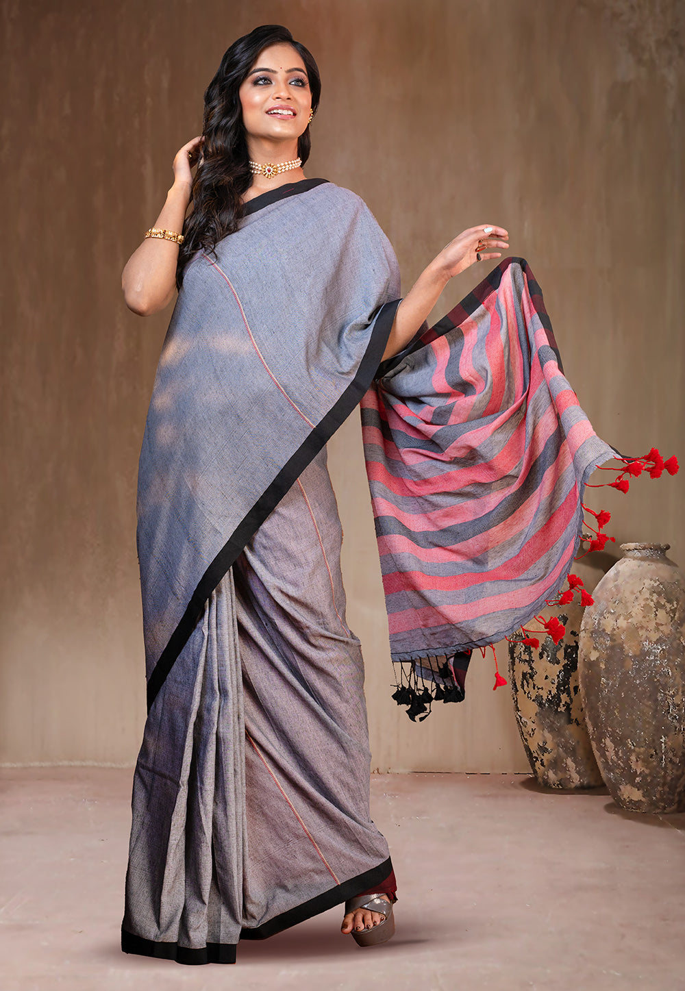 GREY HANDLOOM COTTON SAREE WITH RED STIPE PALLU