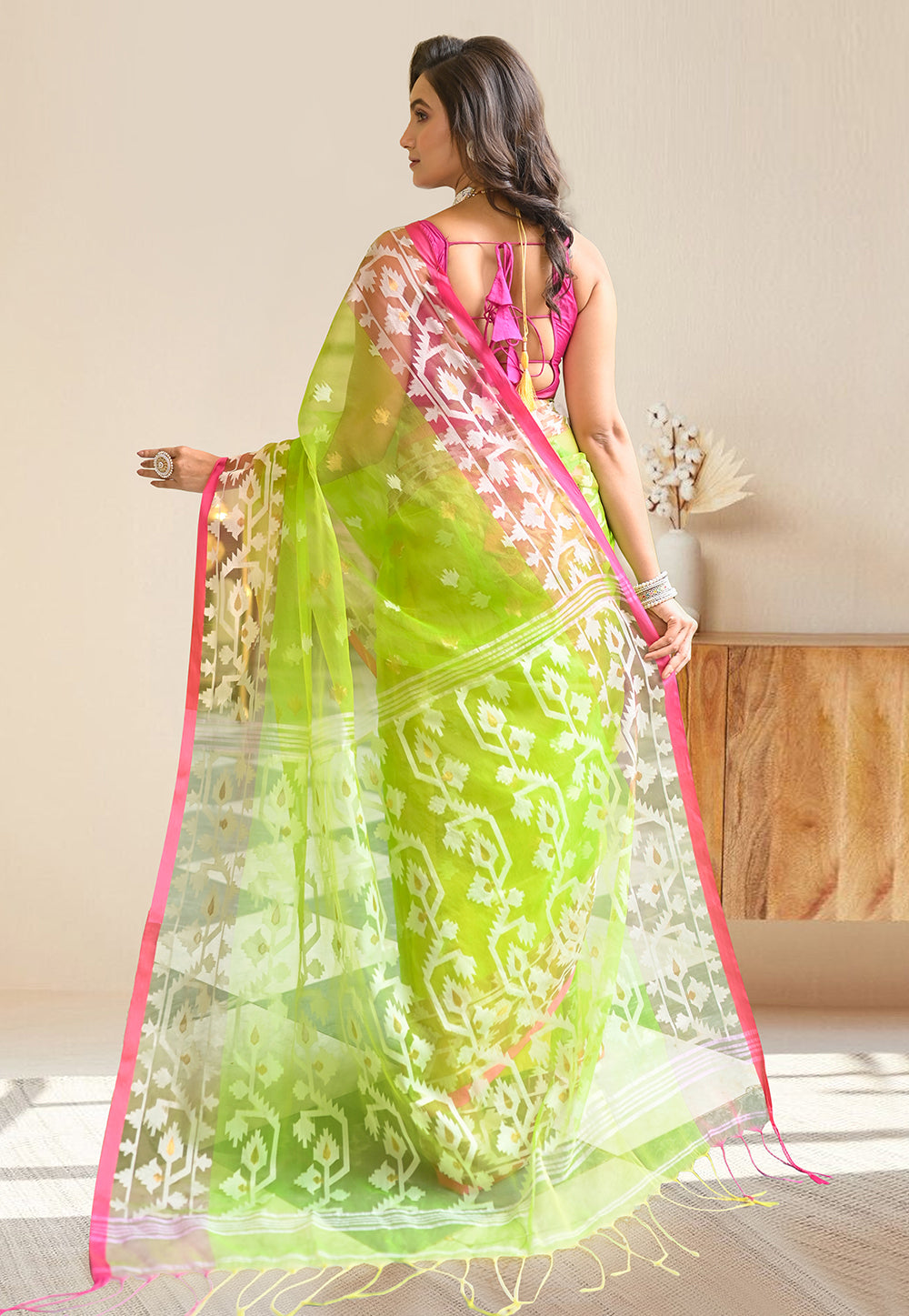 PURE HANDWOVEN MUSLIN SILK SAREE IN GREEN COLOR WITH OFFWHITE FLORAL MOTIFS AND PINK BORDER