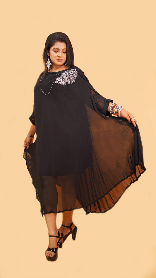 BLACK DRAPE KAFTAN DRESS WITH SLEEVES AND MINIMALIST EMBROIDERY IN FRONT