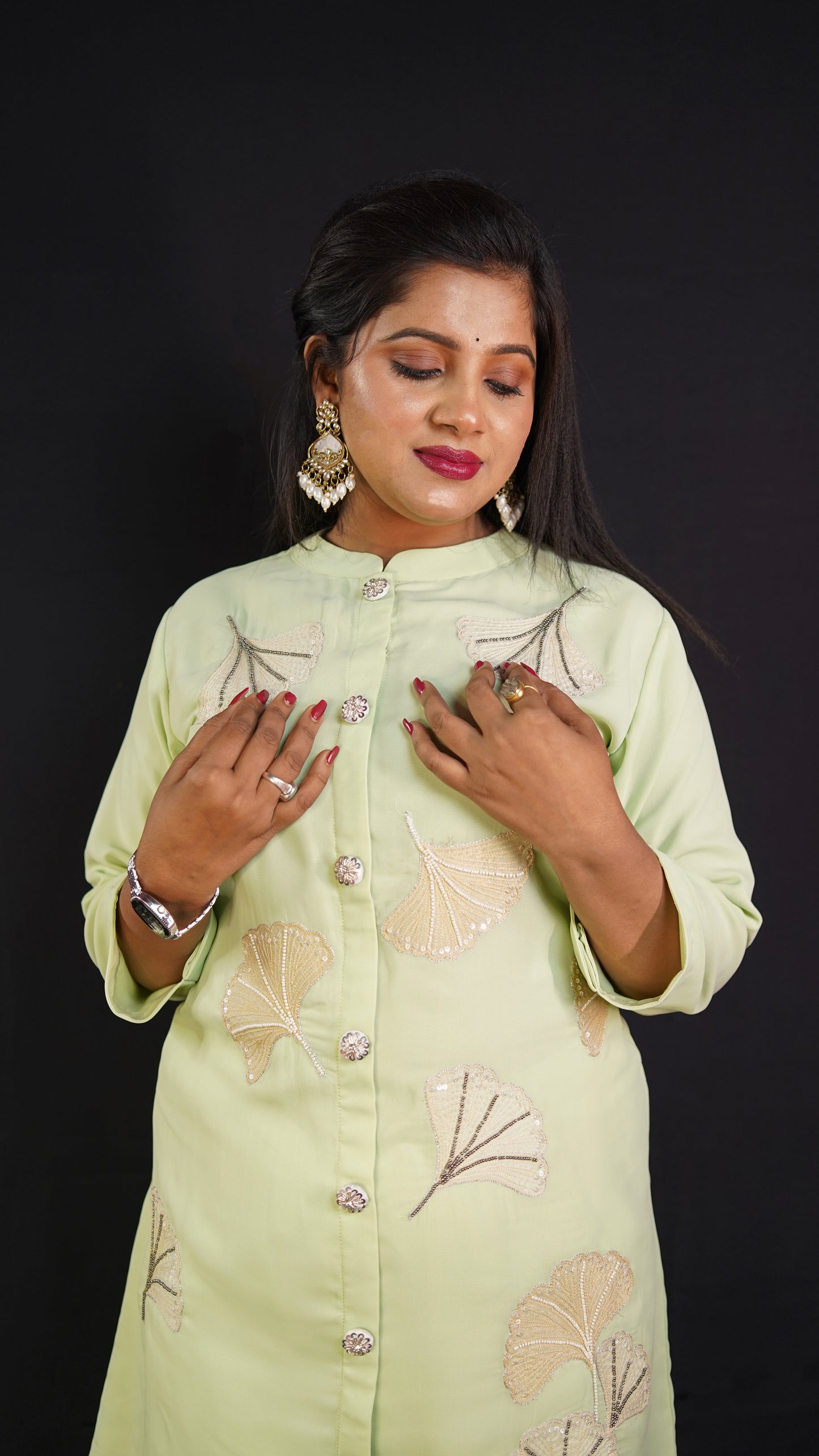 CO-ORD SET IN YELLOWISH GREEN SHADE WITH PATCH WORK EMBROIDERY